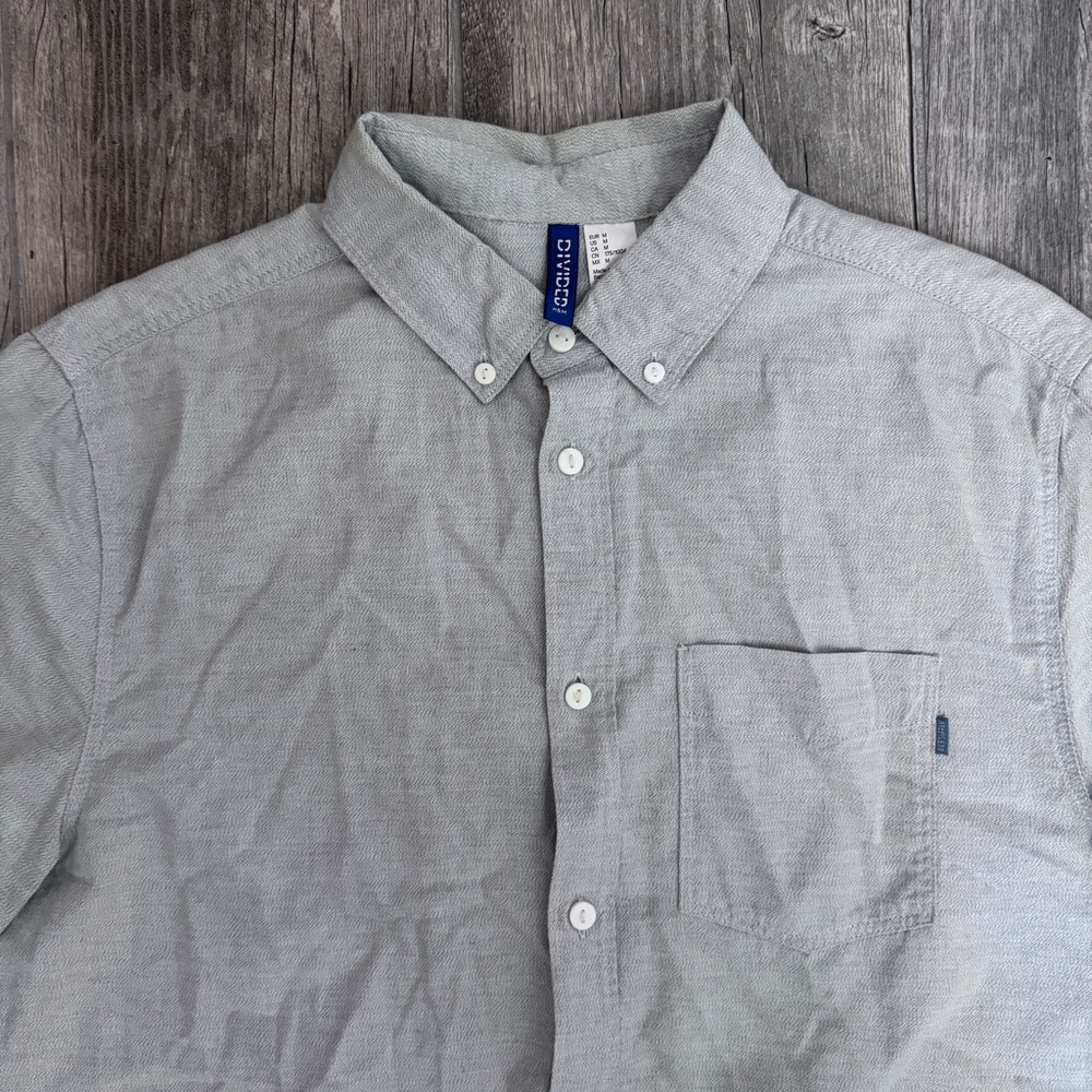 H&M Men’s Medium Blue Short Sleeve Button Down Pocket Shirt